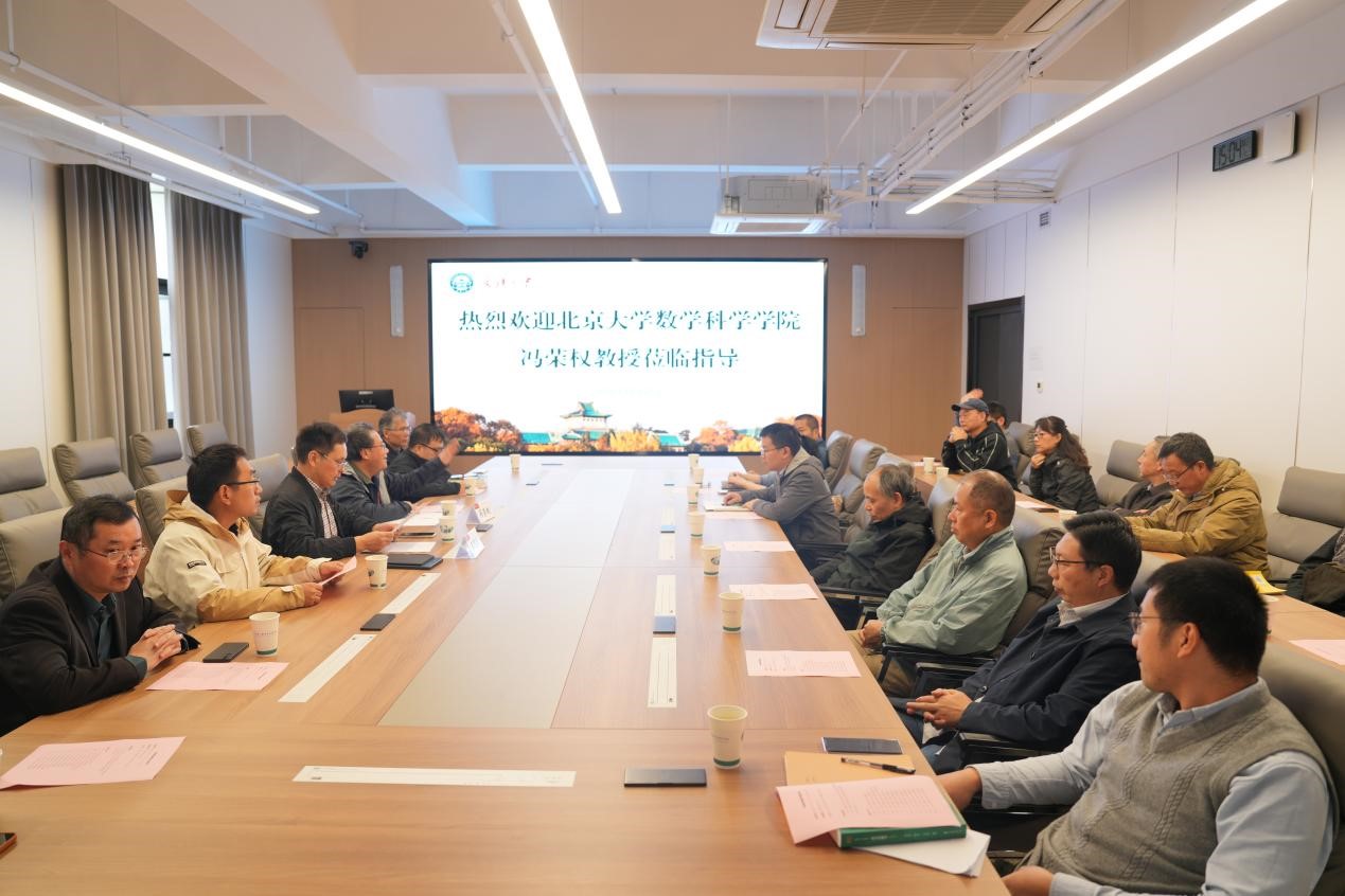 北京大学冯荣权教授指导爱情岛
本科教学改革工作